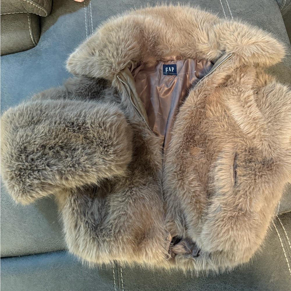 GAP Women’s Brown Faux Fur Puffer Jacket